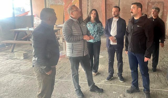Vali Ziya Polat, Çıldır Gölü kıyısındaki Kütük Ev inşaatında inceleme yaptı