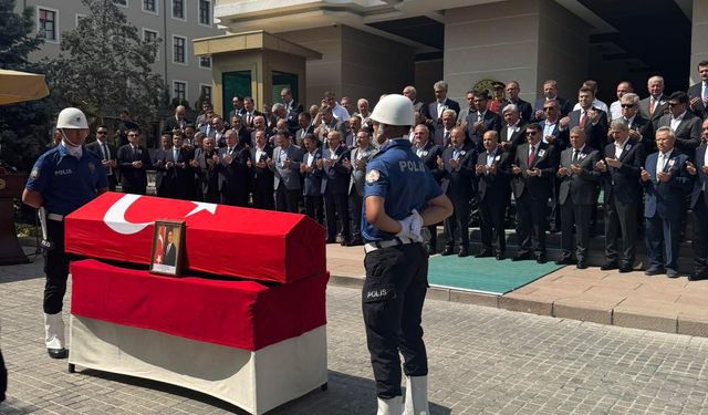 Eski Bitlis Valisi Karaömeroğlu için İçişleri Bakanlığında tören düzenlendi