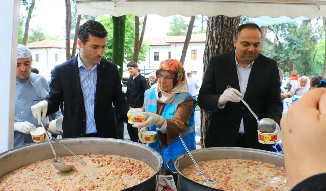 Erbaa'da 2 bin kişiye aşure ikram edildi