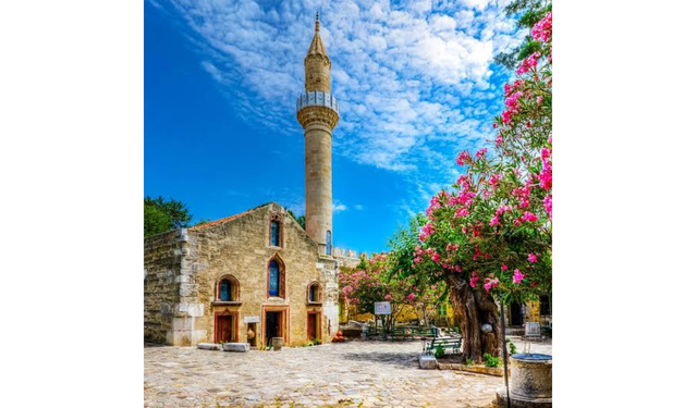 Fetih Camii hala kapalı
