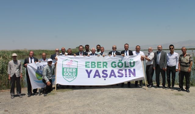 Akıncı'dan Eber Gölü'ne destek; "Eber Gölü yaşasın"