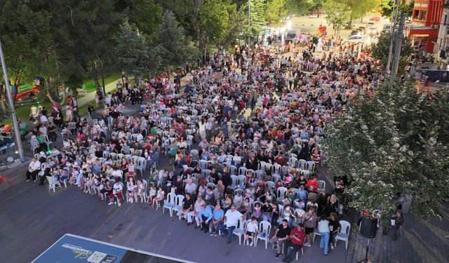 Çocuklar eğlendi, aileler kaynaştı, Fatih Mahallesi’nde sinema keyfi yaşandı