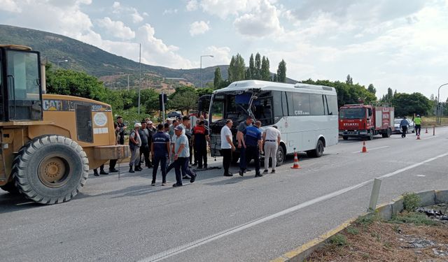 Afyon Çay'da trafik kazası: 7 yaralı!