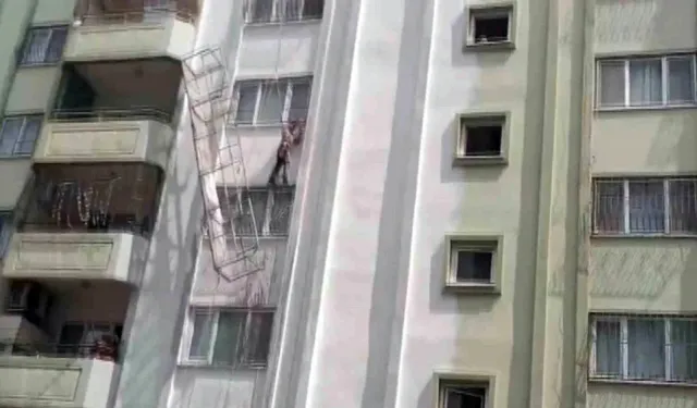 İskelenin halatı koptu, işçi ölümden döndü