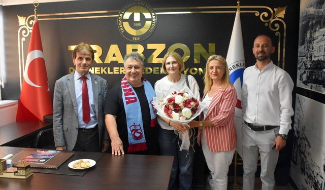 Sanatçı Türüt TDF Trabzon Şubesini ziyaret etti