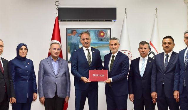 Şanlıurfa'ya dev gençlik yatırımı: Eyyübiye'de 20 saha İçin İmzalar Atıldı