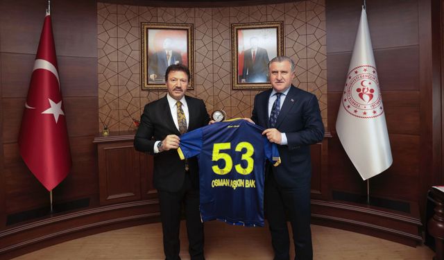 Ankaragücü Onursal Başkanı Yiğiner’den Gençlik ve Spor Bakanı Bak’a ziyaret