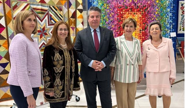 Türk Çini Sanatı New York'ta: Almula İdil Kılıç ve Amerika Türk kadınlar Birliği işbirliği