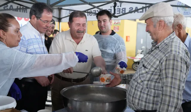 Milas Belediyesi vatandaşlara aşure ikram etti