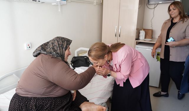 Milletvekili Derya Bakbak'tan 25 Aralık Devlet Hastanesine ziyaret