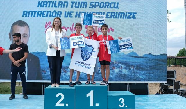 Körfezin iki yakası kulaçlarla birleşti