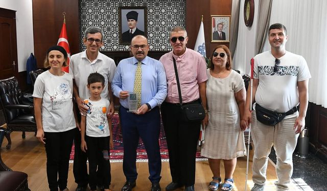 Vali Ustaoğlu'ndan anlamlı kabul