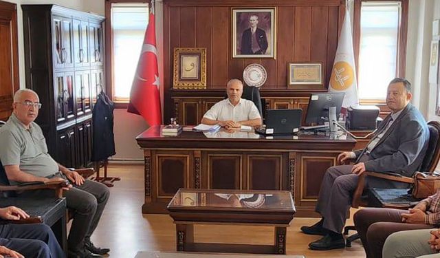 AK Parti İlçe Başkanı Halil Etili’den Müftü Süsün’e hayırlı olsun ziyareti