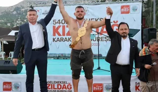 Altın kemerin sahibi Mehmet Çelebi oldu...