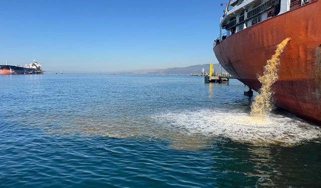 Denizi kirleten gemi, Kocaeli Büyükşehir ekipleri tarafından tespit edildi