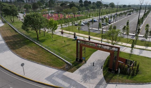 Aileler Başiskele Seymen Millet Bahçesinde keyifli vakit geçiriyor