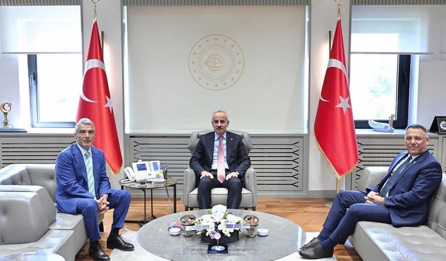 Ulaştırma ve Altyapı Bakanı Abdulkadir Uraloğlu’na Iğdır heyetinden ziyaret