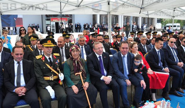 Kars'ta 30 Ağustos Zafer Bayramı kutlamalarına 98 yaşındaki Hayriye Ağyel de ortak oldu