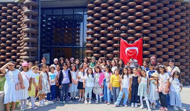 Yaz Kur’an Kursu öğrencileri, Kars merkezindeki müzeleri ziyaret etti