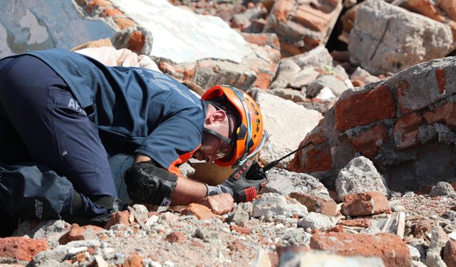 Kars’ta olası bir deprem tatbikatı başarıyla tamamlandı