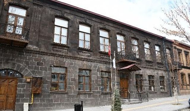 Kars Gençlik ve Spor İl Müdürlüğü’nden spor tesislerine çevre iyileştirmesi