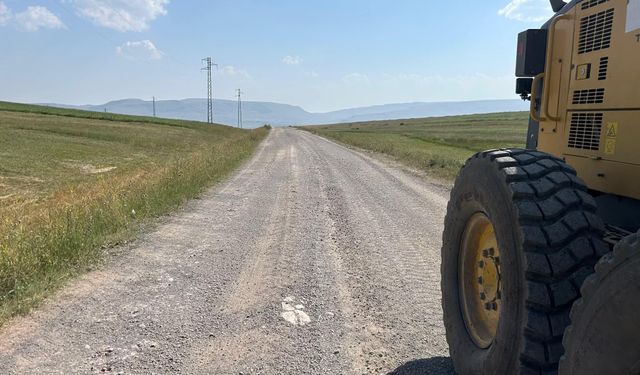 Susuz’da Köy Yollarında kumlama çalışması başarıyla tamamlandı