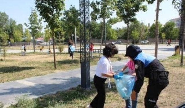 Kars'ta öğrencilere çevre temizliği bilinci aşılanıyor