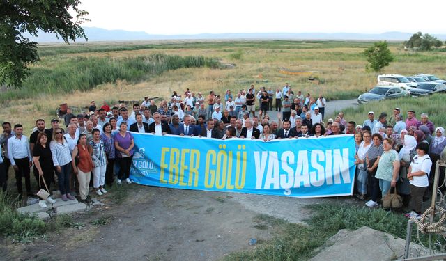 CHP Milletvekilleri Eber Gölüne çıkarma yaptı