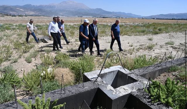 Başkan Başdeğirmen, Gül 2 Sanayi Sitesi’ndeki örnek dükkanları inceledi