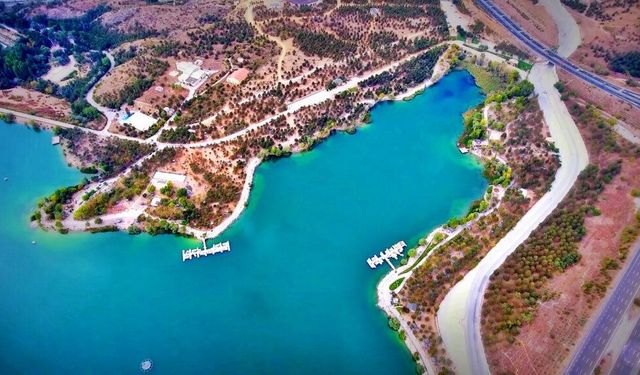 Doğa tutkunlarının uğrak noktası: Mavi Göl’deki doğal yaşam