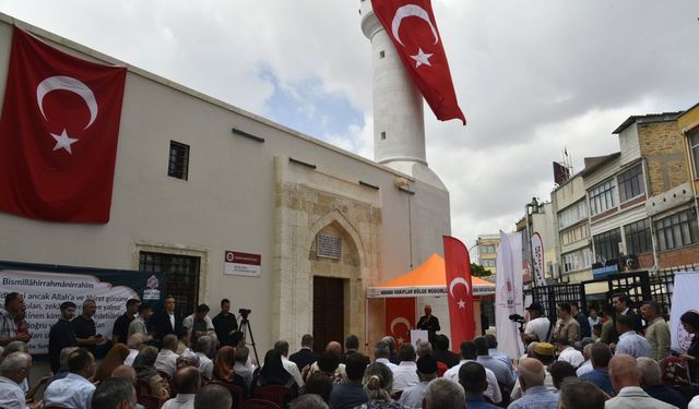 Tarsus’ta tarihi Melik Tahir Camii yeniden ibadete açıldı