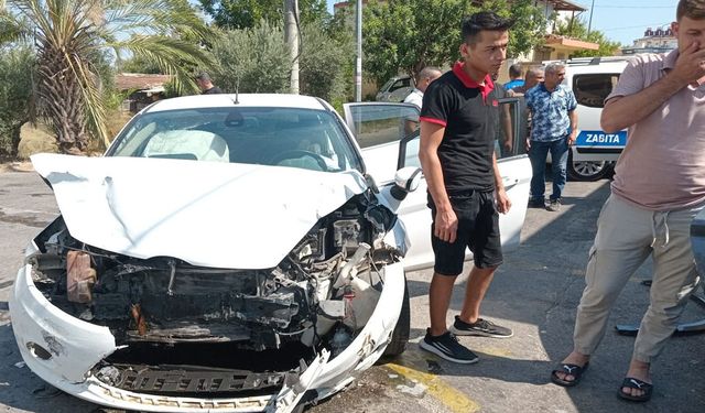 Serik'te kavşakta kaza: 3 kişi yaralandı