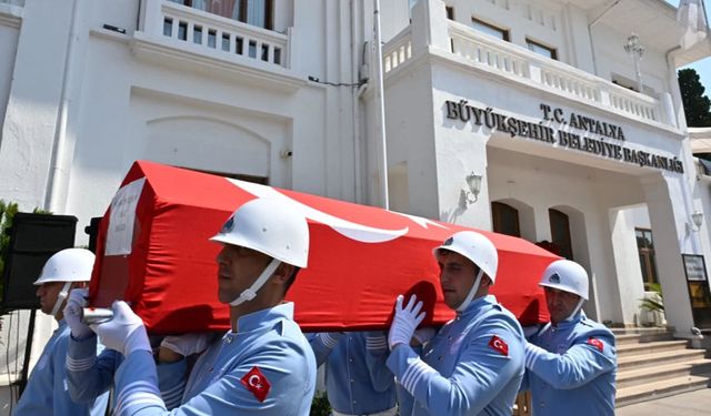 Antalya'da eski başkan son yolculuğuna uğurlandı