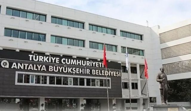 Antalya Büyükşehir Belediyesi'nde rüşvet ve yolsuzluk soruşturmasında 8 tutuklama