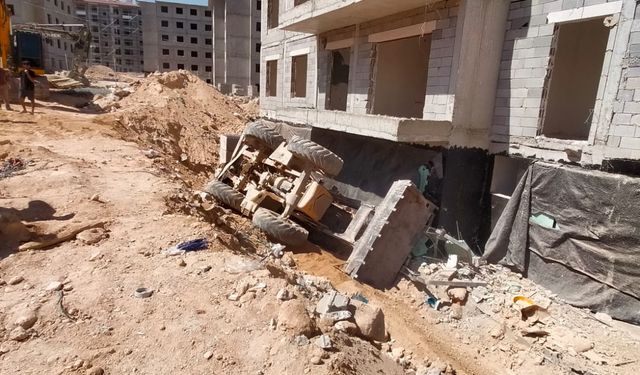 Malatya’da şantiyede iş makinesi devrildi: 1 ölü
