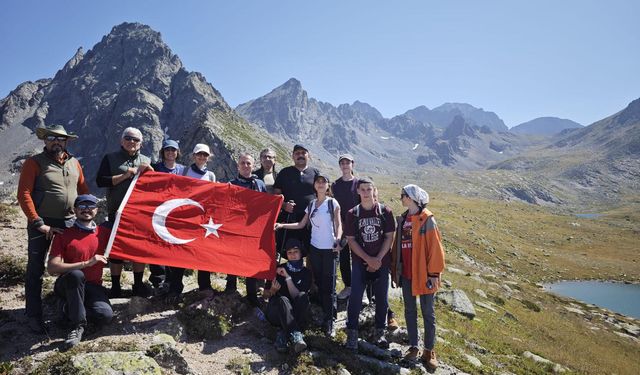 Türk Nöroloji ve Türk Algoloji Derneği’nden, Ağrı tedavisi için farkındalıkla Kaçkar Dağları’na tırmanış