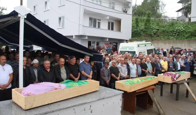 Gurbetçi aileden 3 kişi gözyaşları ile toprağa verildi