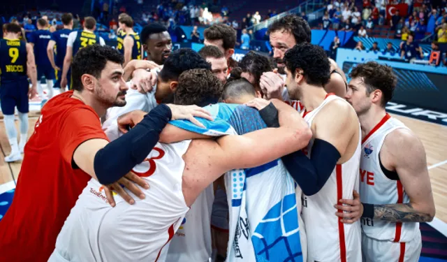 12 Dev Adam yarı final için sahada: Rakip Polonya