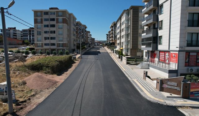 Balıkesir Büyükşehir, yıllardır hizmet bekleyen yolları asfaltla buluşturuyor