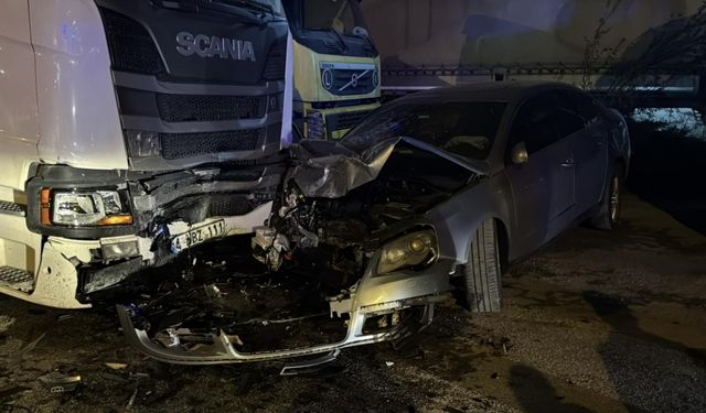 Bolu’da otomobil park halindeki araçlara çarptı: 4 ağır yaralı