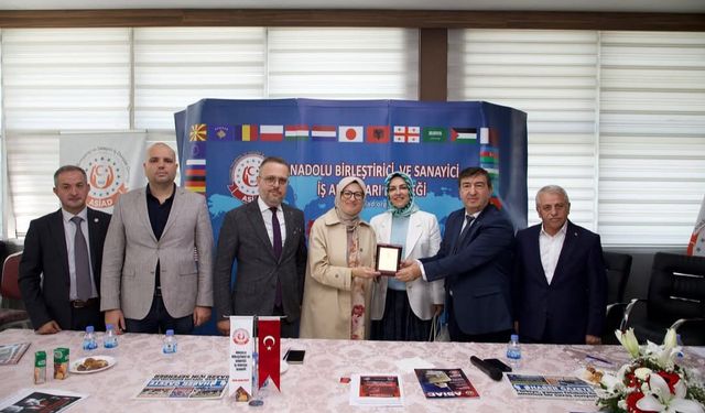 AK Parti Genel Başkan Yardımcısı Belgin Uygur, ASİAD’ı ziyaret etti