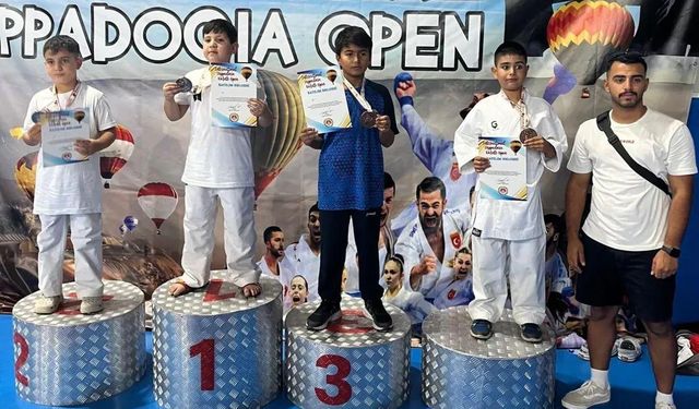 Sporcularımız Kapadokya karate Şampiyonası’ndan madalyalarla döndü