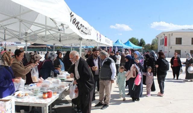 Kars'ta Kur'an kursları yararına “Hayır Çarşısı” kuruldu
