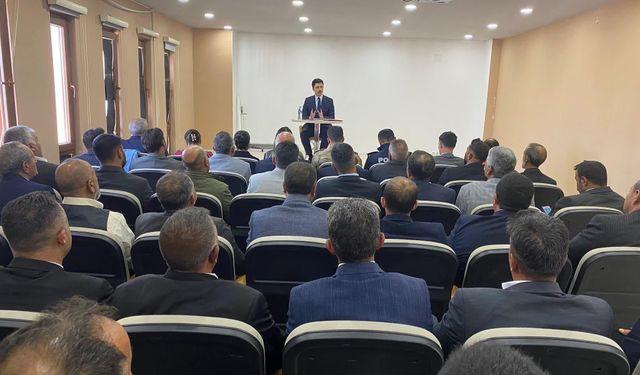 Digor Kaymakamı Kahraman, muhtarlarla durum değerlendirmesi toplantısı yaptı