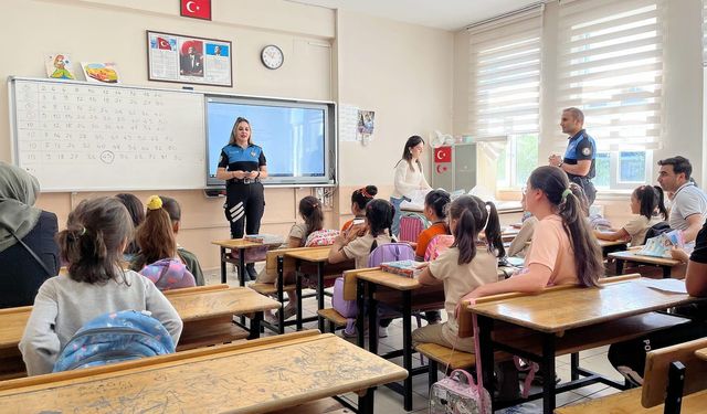 Kars Emniyet Müdürlüğü’nden öğrencilere güvenlik eğitimi desteği