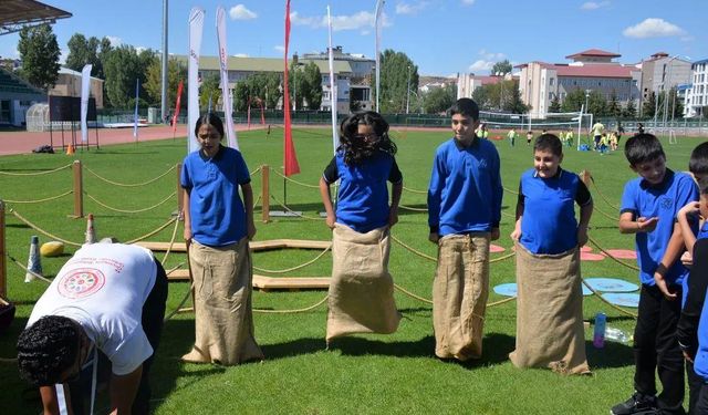 Kars’ta çocuklar geleneksel oyunlarla buluştu