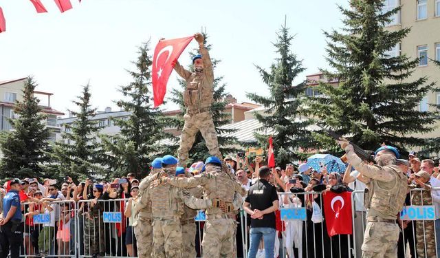 Kars’ta Komandoların yaptığı gösteri beğeni topladı