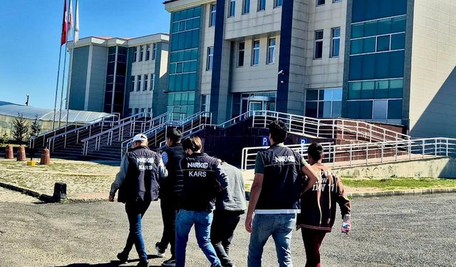 Kars'ta Uyuşturucu Operasyonu: 3 Şüpheli Tutuklandı