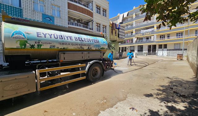 Geceyi gündüze katan temizlik ekibi, Eyyübiye'yi baştan aşağı temizliyor