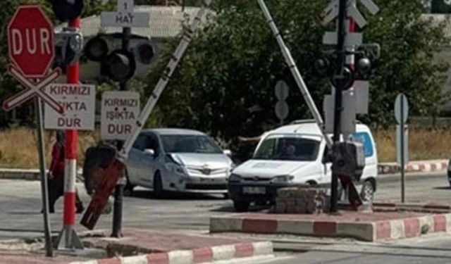 Burdur’da kavşakta kaza: Can kaybı ve yaralanma yaşanmadı